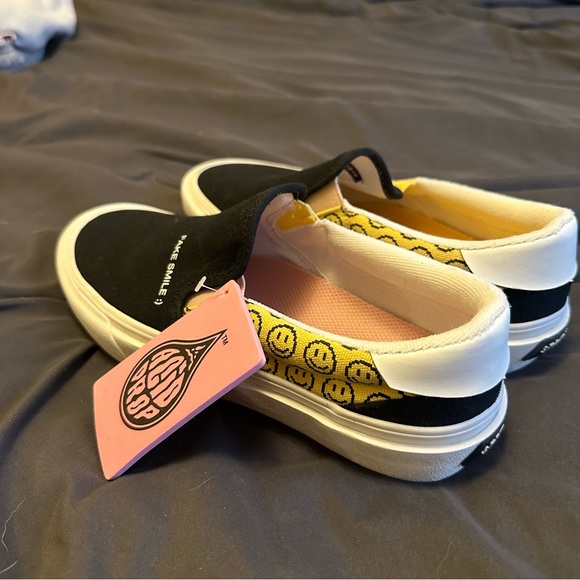 Straye “Fake Smile” limited edition slip ons - Picture 3 of 6